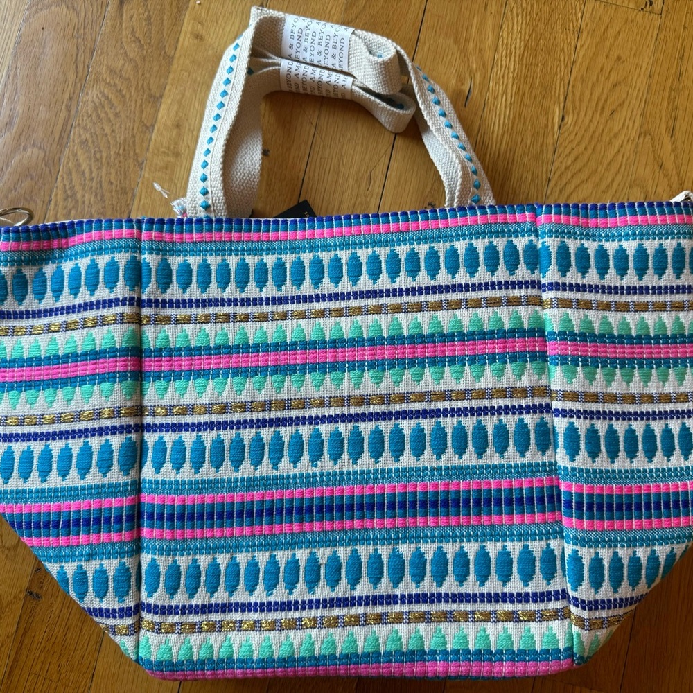 NWT America & Beyond Tote - Picture 5 of 5